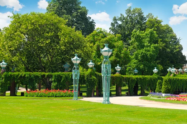 Summer park with beautiful street lights, lawns and hedges — Stock Photo, Image