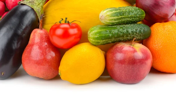 Fruits et légumes isolés sur fond blanc — Photo