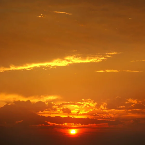 Beautiful sunrise and cloudy sky — Stock Photo, Image