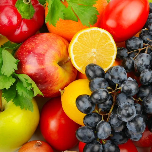 Beau fond d'un ensemble de légumes et de fruits — Photo