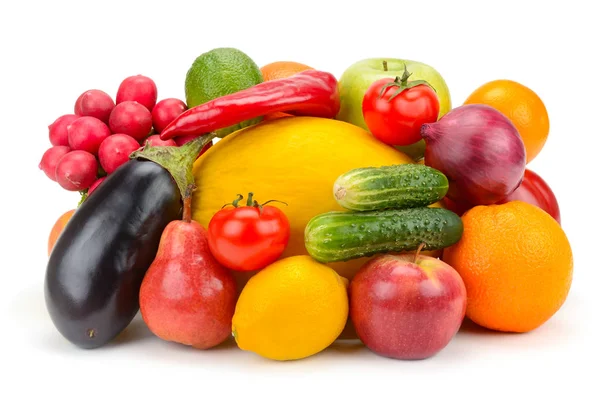 Frutas e legumes isolados em fundo branco — Fotografia de Stock