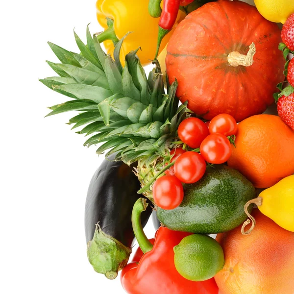 Frutas e legumes isolados em fundo branco — Fotografia de Stock