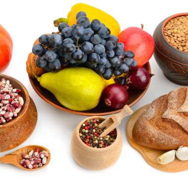 Beyaz arka plan üzerinde izole doğal ürünler