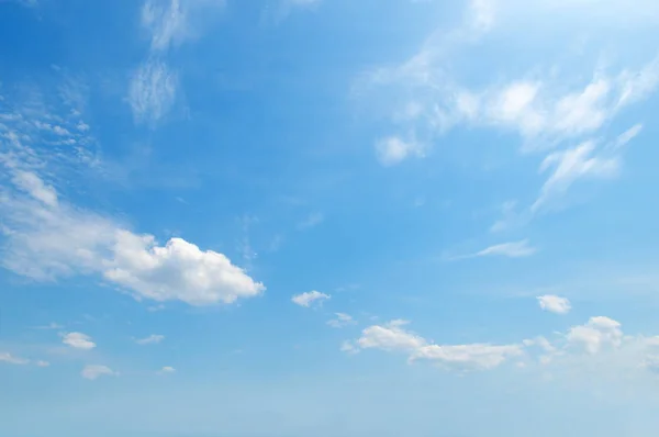 Lichte Cumulus Wolken Aan Blauwe Lucht — Stockfoto