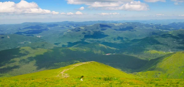 View from the top of the mountain Goverla, Carpathians Ukraine . — Stock Photo, Image