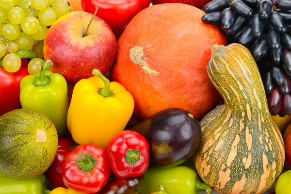 Una serie di verdure fresche e frutta. Sfondo luminoso . — Foto Stock