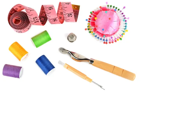 Composition with threads and sewing accessories isolated on whit — Stock Photo, Image