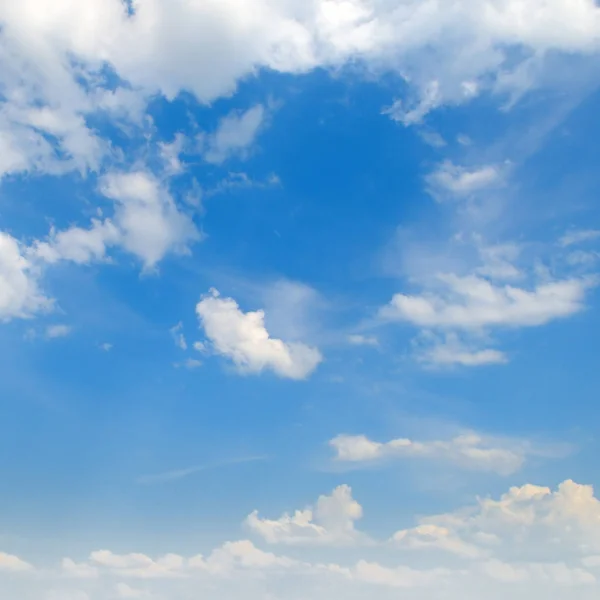 Nuages Cumulus Légers Dans Ciel Bleu — Photo
