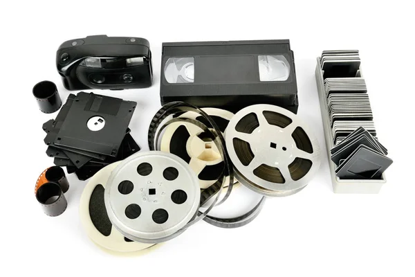 Alte Foto- und Videogeräte isoliert auf weißem Hintergrund. — Stockfoto