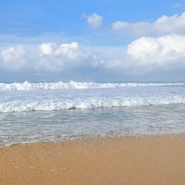 Hermoso Paisaje Marino Fondo Cielo Azul Amplia Playa Arena Costa — Foto de Stock