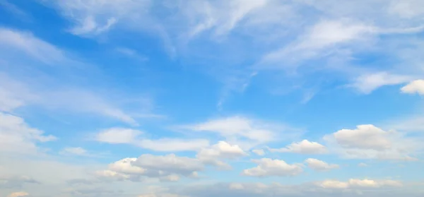 Nuvens Cúmulo Luz Céu Azul Ampla Foto — Fotografia de Stock