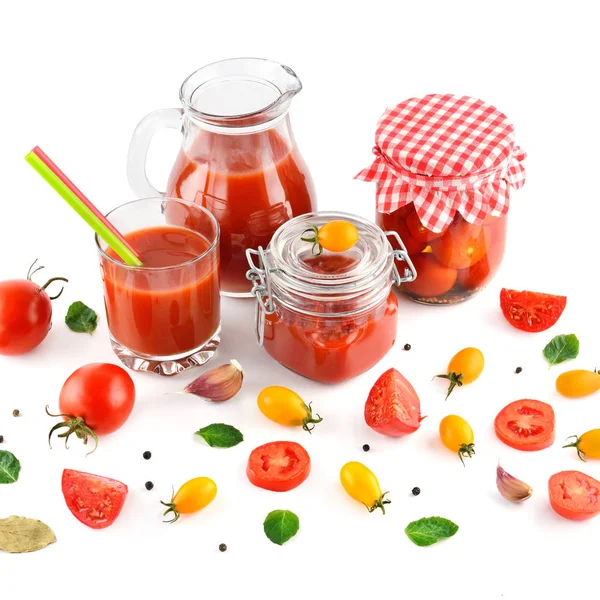 Tomato juice, ketchup and tomato isolated on white background. — Stock Photo, Image