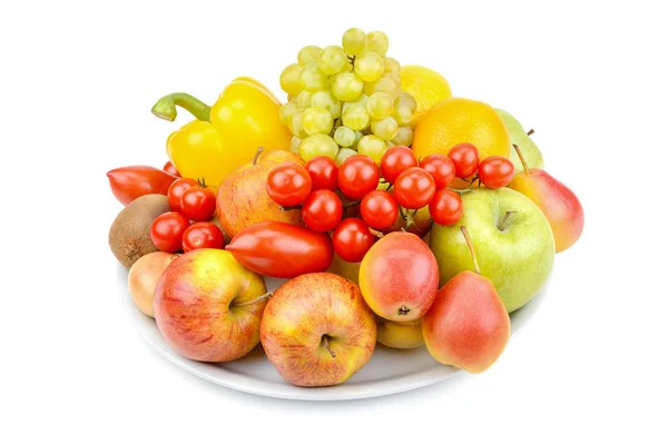 Frutas y hortalizas en bandeja aislada sobre fondo blanco . — Foto de Stock