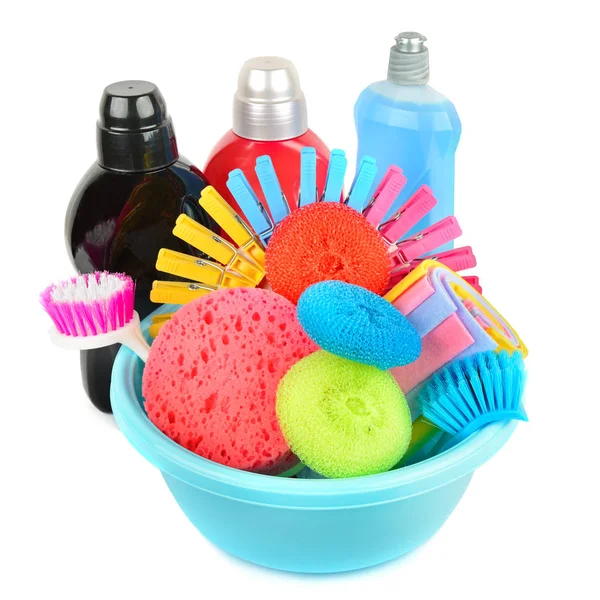 Prodotti chimici per la casa e spazzole per la pulizia isolato su bianco b — Foto Stock