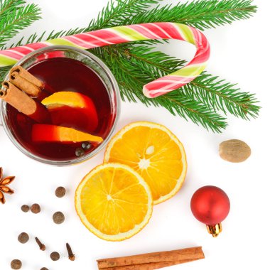 Noel, kış için sıcak sıcak şarap ve yalıtılmış baharatlar.