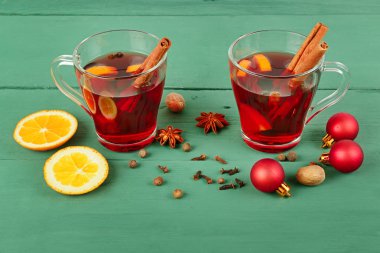 Ballı ve baharatlı şarap..