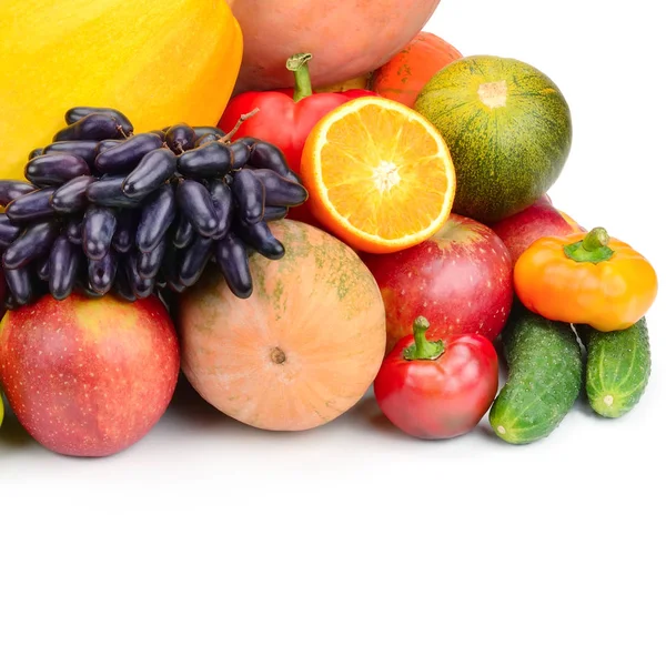 Frutas y verduras aisladas sobre un fondo blanco. Espacio libre — Foto de Stock