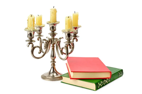 Applique con candele e libri isolati su sfondo bianco . — Foto Stock