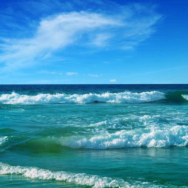Fondo de mar y cielo azul. —  Fotos de Stock