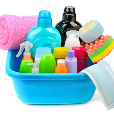 Havzadaki temizlik ürünü beyaz arkaplanda izole edildi .