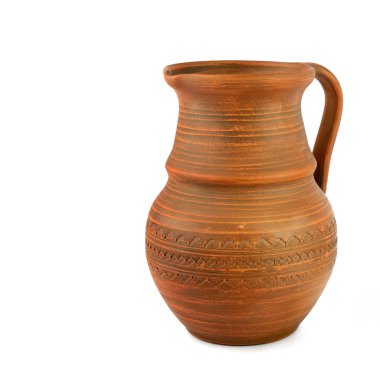 Beyaz arka planda Clay Jug izole edildi. Boş yer var.