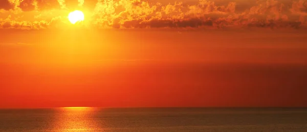 Pôr Sol Brilhante Sobre Mar Conceito Viajar Ampla Foto — Fotografia de Stock