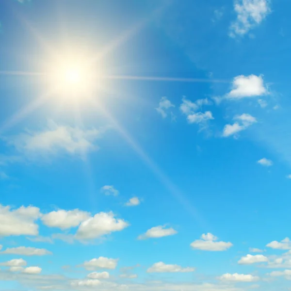 Couds Blue Sky Bright Midday Sun Illuminates Space — Stock Photo, Image