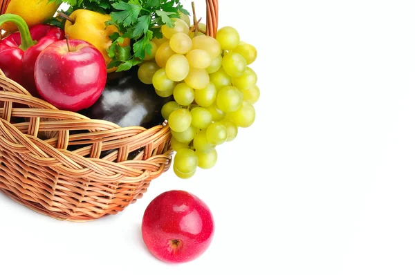 Zelenina Ovoce Košíku Izolovaných Bílém Pozadí Zdravé Jídlo Volné Místo — Stock fotografie