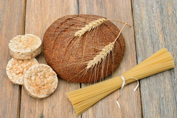 Цілий Зерновий Хліб Спагетті Дерев Яному Столі — стокове фото