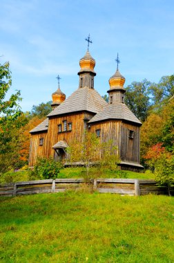 Eski ahşap Ortodoks Diriliş Kilisesi (1789, 18. yüzyıl). Pirogovo, Kyiv, Ukrayna 'daki Halk Mimarisi ve Yaşamı Müzesi' nde tarihi miras. Turizm ve seyahat.