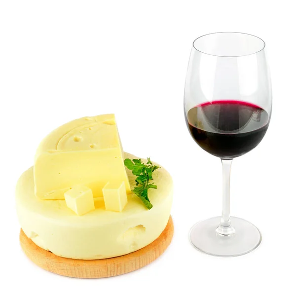 Kırmızı Şarap Bardağı Peynir Beyaz Arkaplanda Izole — Stok fotoğraf