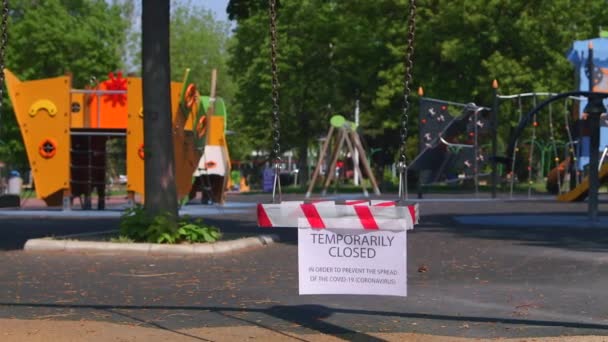 Parco Giochi Nel Centro Della Città Circondato Boschi Chiuso Prevenire — Video Stock