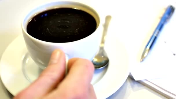 Кава за столом — стокове відео