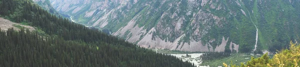 Panorama gór, rzek, lasów — Zdjęcie stockowe
