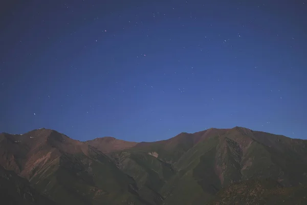 Hvězdné nebe v horách — Stock fotografie