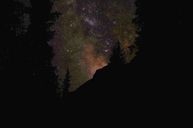 Samanyolu dağlar ve ormanlar