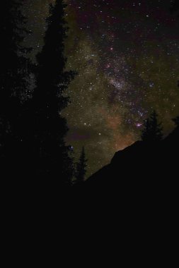 Samanyolu dağlar ve ormanlar