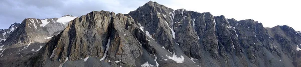 Panorama de los picos de montaña —  Fotos de Stock