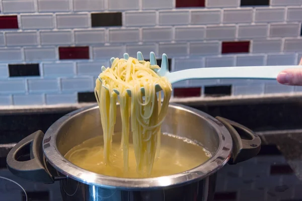 Spagetti Boiling Kitchen — Stock Photo, Image