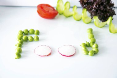 Gıda sebze ile beyaz zemin üzerine yazma