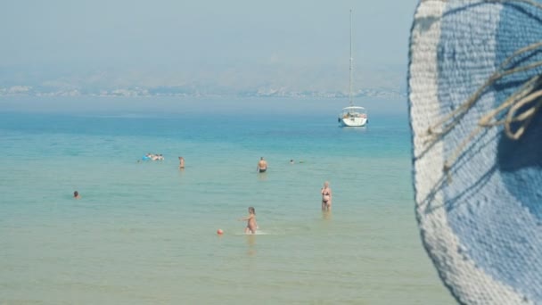 Brac Croazia 1 Agosto 2017 Spiaggia Con Acqua Di Mare Turchese E Sabbia Gialla Dorata Cielo Blu Estate Al Mare Adriatico Spiaggia Lovrecina Sullisola Di Brac Solo Uso Editoriale