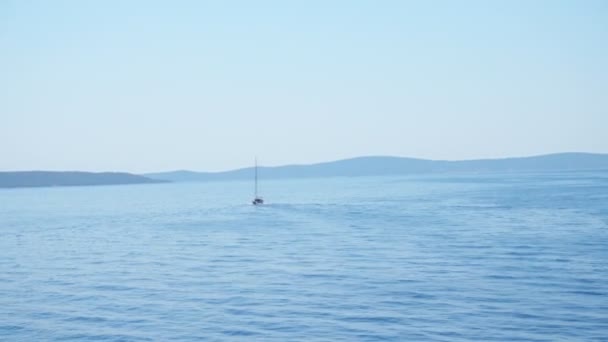 Barco Vela Navegando Mar Adriático Croácia Europa Hora Verão Agosto — Vídeo de Stock