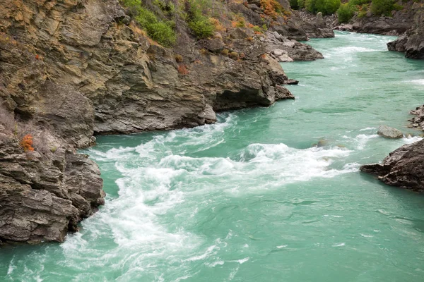 Meg, Yeni Zelanda, Güney Adası kükreyen yakınındaki Kawarau Nehri