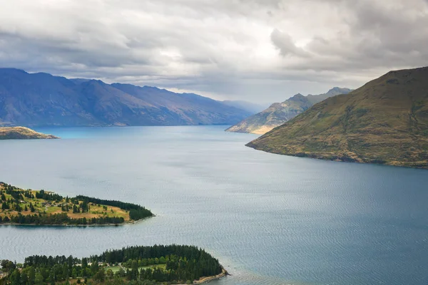 Göl Wakatipu Quenstown, Yeni Zelanda bir alansal vie manzarası Queenstown Vista gelin