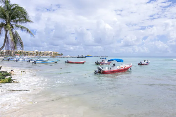 Mexican fishing boats at Playa del Carmen — Stock Photo, Image