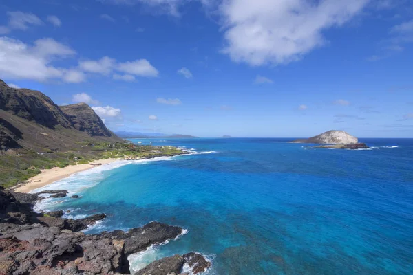 Γραφική θέα της Makapu'u παραλίας και τα κοντινά νησιά του Oahu — Φωτογραφία Αρχείου