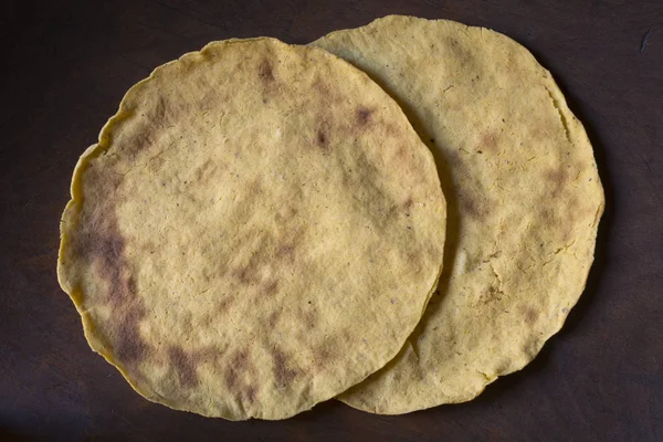 Tradycyjne domowe kukurydziane tortille — Zdjęcie stockowe