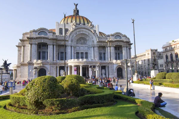 Palace of Fine Arts in Mexico City — Stock Photo, Image