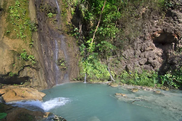 Тропічний басейн і водоспад в регіоні Chiapas — стокове фото