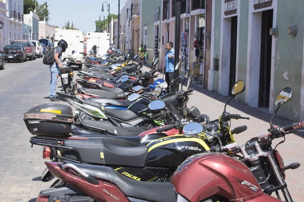 Parkoló motorkerékpárok Mexikóban — Stock Fotó